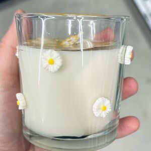 Daisy Decorated Glass Candle